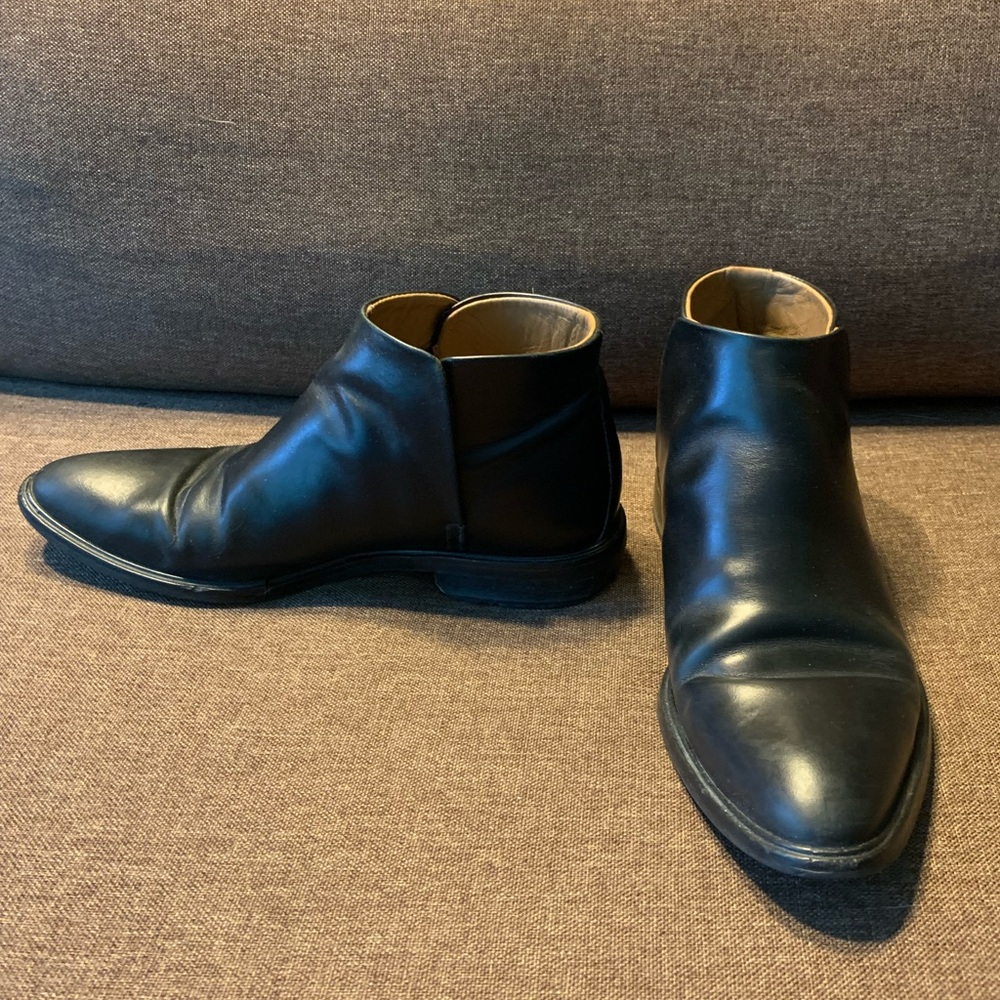 Give away 🖤 Everlane 5.5 Leather booties